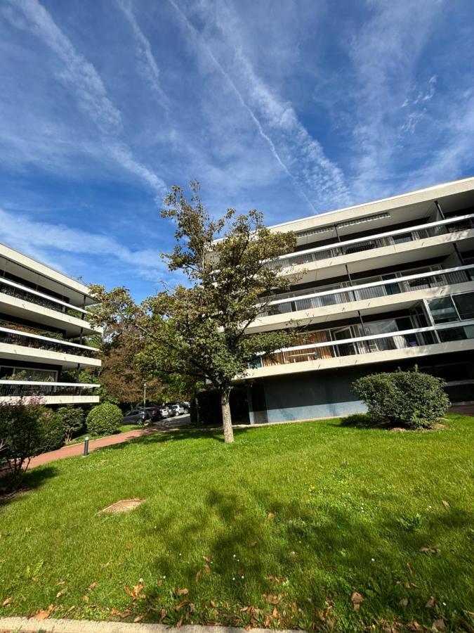Appartamento Ecrin De Verdure Au Chesnay Et Parking Gratuit Le Chesnay  Esterno foto